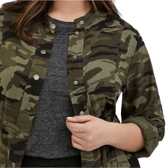 Torrid Women's Camo Button Front Drawstring Anorak Size 2X - Picture 4 of 8